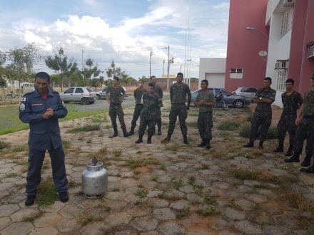 Norte de Minas – Bombeiros de Januária treinam militares do Exército Brasileiro