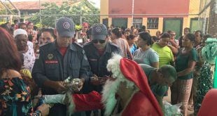 Norte de Minas - Bombeiros participam de Ação Solidária "Natal sem Fome" em Januária 