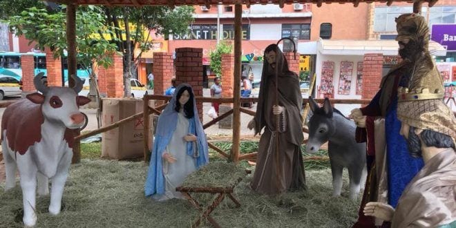 Montes Claros - Iniciativa privada e Prefeitura lançam presépio em tamanho real em Montes Claros
