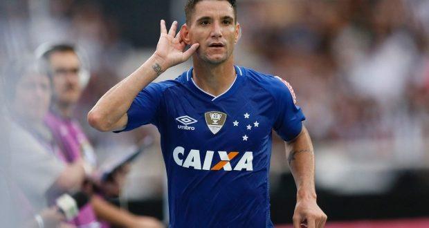 Thiago Neves marcou o seu 17º gol com a camisa do Cruzeiro, tornando-se o artilheiro do time na temporada