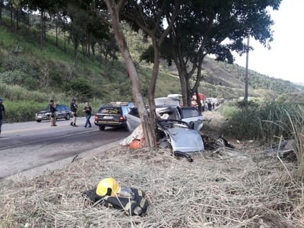 MG - Ao menos 16 morrem em rodovias que cortam Minas Gerais; vítimas são de quatro graves acidentes