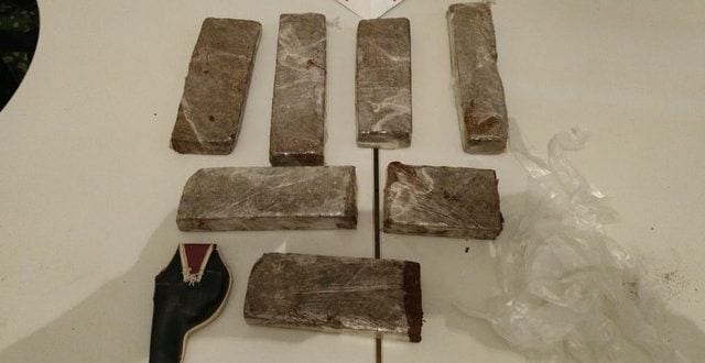 Norte de Minas - Adolescente são detidos suspeitos de tráfico de drogas em Jaíba