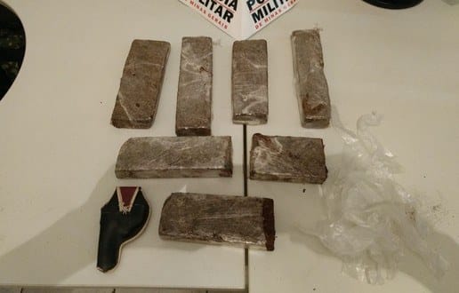 Norte de Minas - Adolescente são detidos suspeitos de tráfico de drogas em Jaíba