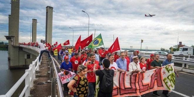 Em meio a promessas de atos pacíficos, Porto Alegre vive clima de apreensão com julgamento de Lula