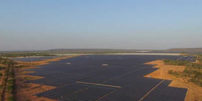 Complexo fotovoltaico instalado no município de Pirapora, Minas Gerais