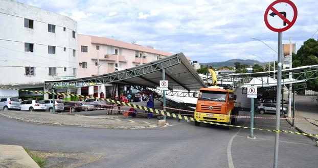 Montes Claros - Prefeitura recupera parte danificada em estacionamento do Mercado Municipal