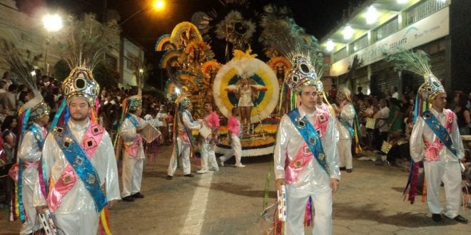 Norte de Minas - Desfiles de escolas de samba retornam em carnaval de Brasília de Minas