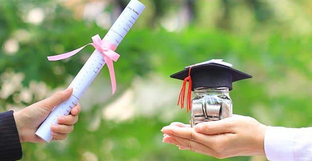 Faculdade se negou a emitir meu diploma por eu estar inadimplente. É permitido?
