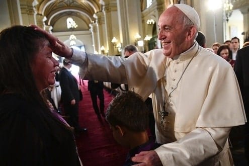 Em encerramento da visita que fez ao Chile e ao Peru, pontífice pediu que religiosos trabalhem pela unidade
