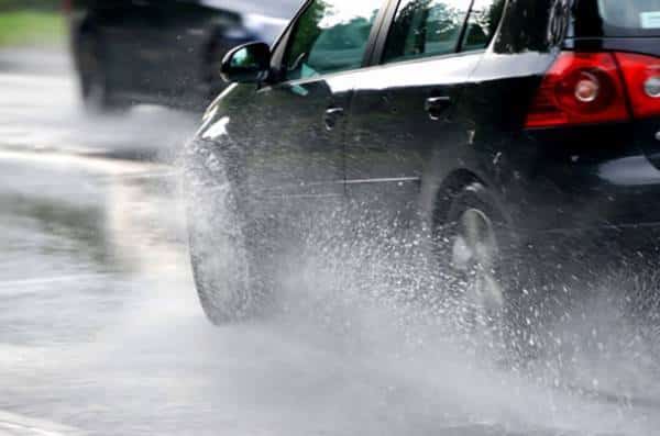 Motor - Dicas para cuidar do veículo em período de chuva