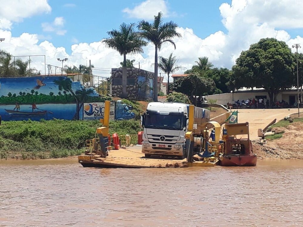 Balsa em São Romão apresentou problemas estruturais (Foto: Marinha/Divulgação)
