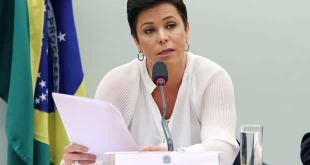 Cristiane Brasil passou a ter sua nomeação questionada e a enfrentar o imbróglio na Justiça após a divulgação das notícias de que foi condenada a pagar R$ 60 mil por dívidas trabalhistas a um motorista que trabalhava sem carteira assinada