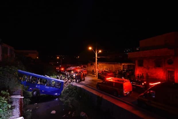 MG - Acidente com ônibus deixa cinco mortos em BH
