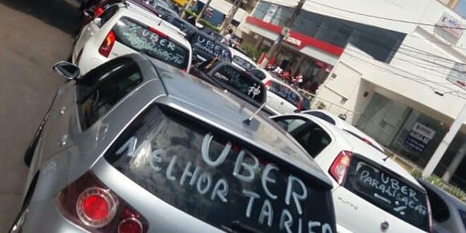 Montes Claros - Motoristas de aplicativos fazem protesto nas ruas de Montes Claros