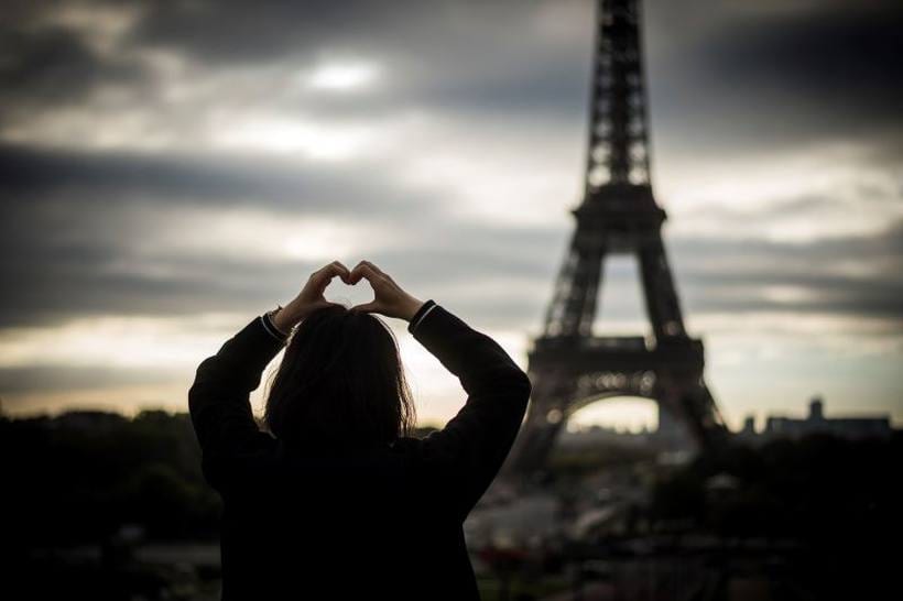 Visto permite que brasileiros trabalhem na França por 1 ano; entenda