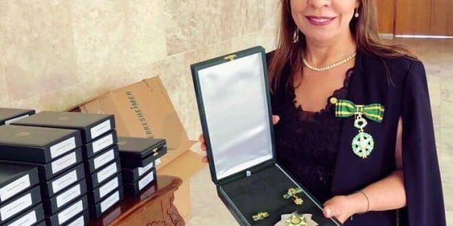 A deputada federal Raquel Muniz recebeu nesta terça-feira (27/08/2018), no Palácio do Planalto, a Ordem do Mérito Médico, concedida pelo governo federal