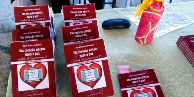 lançamento do livro “Um coração aberto para a paz, relato de experiência 2 - Espaço pedagógico"