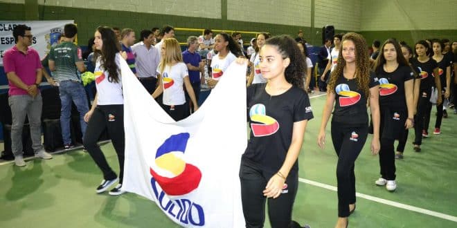 Centenas de alunos participam da abertura do JEMG em Montes Claros
