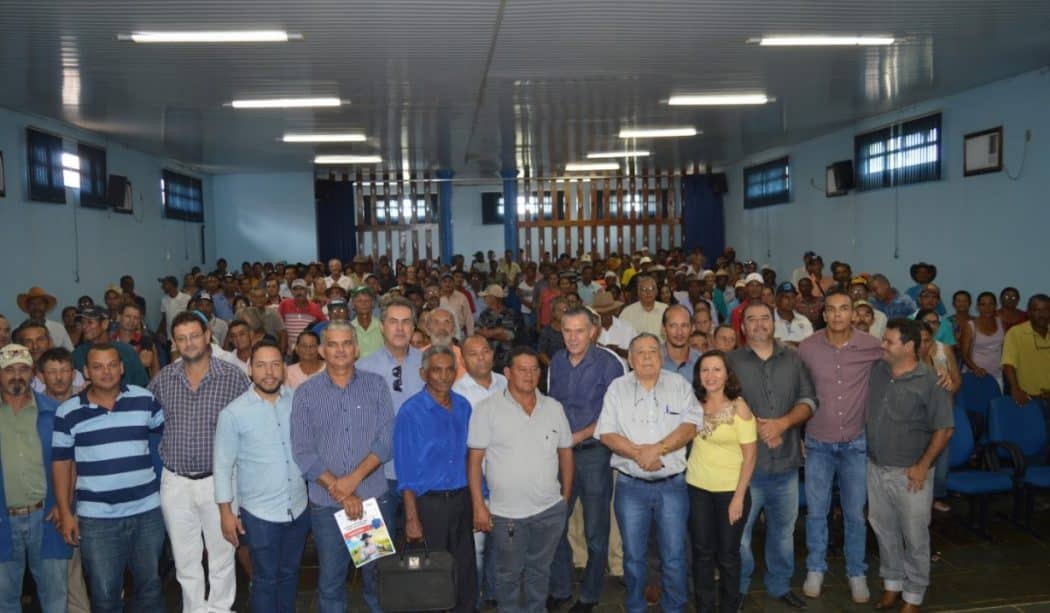 Entrega de crédito em Montalvânia. Durante os dois mandatos, a ação parlamentar do deputado Zé Silva garantiu o investimento de cerca de R$ 246 milhões, beneficiando diretamente os agricultores familiares do Norte de Minas.
