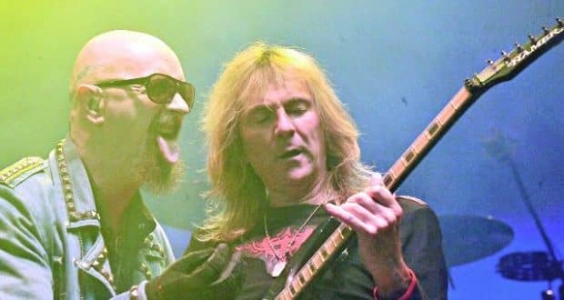 O vocalista Rob Halford e o guitarrista Glenn Tipton ajudaram a forjar mais um disco com o selo de qualidade Judas Priest
