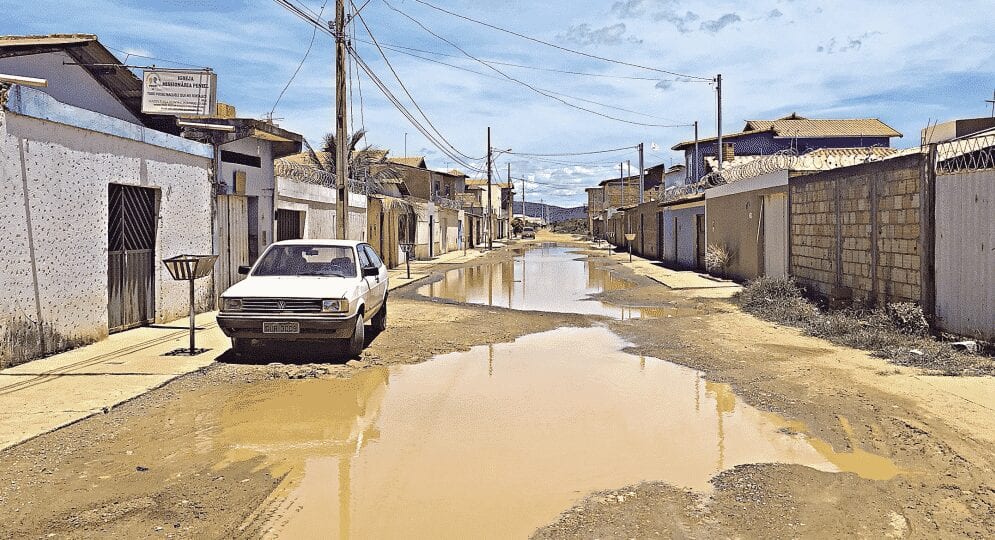 PARADA - Rua no Independência está alagada desde a última segunda-feira