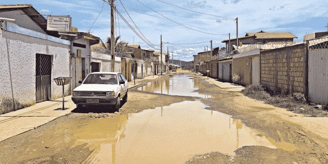 PARADA - Rua no Independência está alagada desde a última segunda-feira