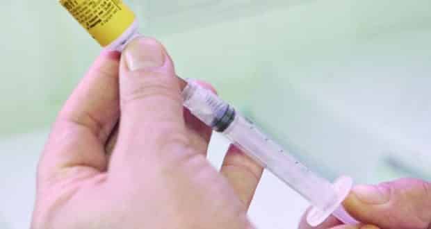 Maioria das informações falsas que circulam nas redes sociais mira as vacinas, como a do influenza