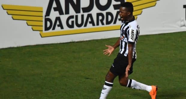 Equatoriano Cazares entrou no segundo tempo e marcou o gol da vitória no primeiro clássico da semifinal