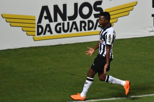 Equatoriano Cazares entrou no segundo tempo e marcou o gol da vitória no primeiro clássico da semifinal