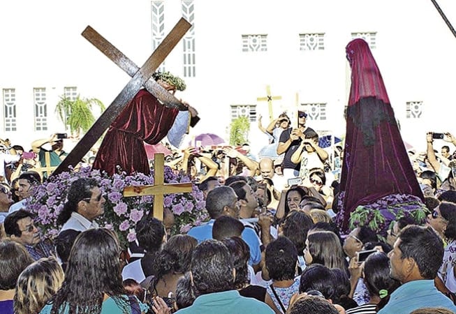 Semana Santa - Missa, procissão, Via-Sacra e muita oração estão na programação de 64 paróquias do município de Montes Claros. 