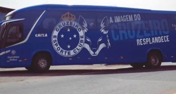 Uma das grandes características do ônibus é a identidade visual que exalta as conquistas do clube