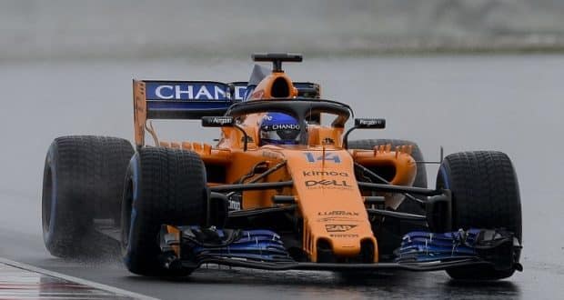 O bicampeão mundial utilizou pneus para chuva extrema, deu uma volta e voltou aos boxes.