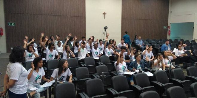 Palestra sobre Violência Contra a Mulher marca abertura do Parlamento Jovem 2018 em Montes Claros
