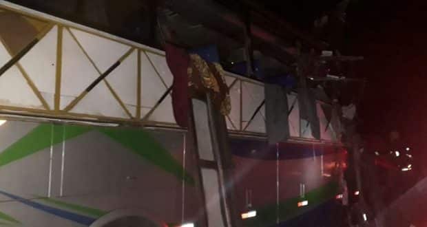 Pelo menos seis pessoas morrem e 13 ficam feridas em acidente na BR-116 em Minas Gerais