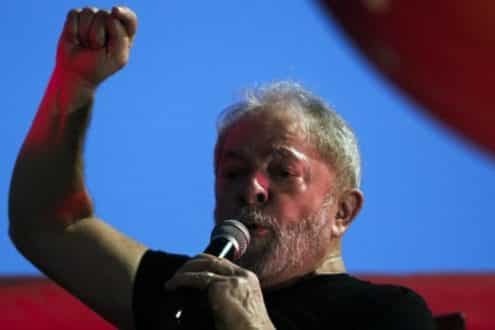 O ex-presidente Lula foi condenado a 12 anos e um mês de prisão por corrupção passiva e lavagem de dinheiro