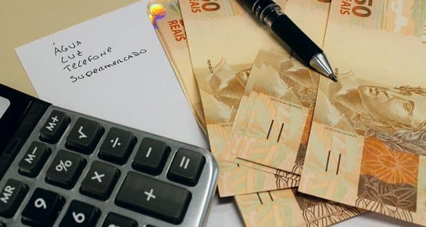 O total de famílias que se declararam muito endividadas aumentou de 13,6% em fevereiro para 14,1% em março