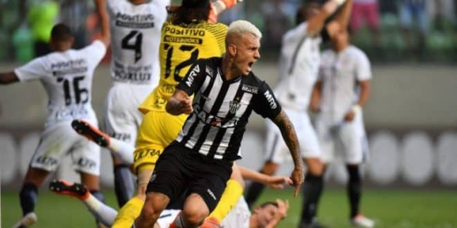 Patric evitou a saída da bola e cruzou para Roger Guedes marcar