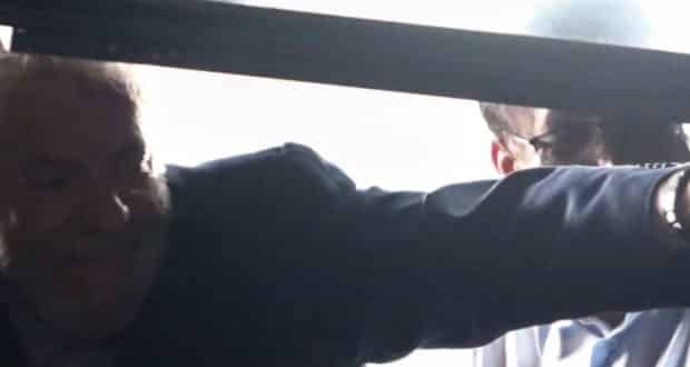 Lula acenou para seus apoiadores nesse sábado (7)