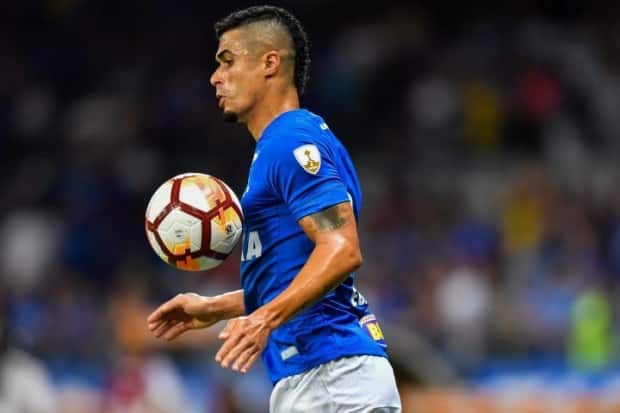 Aposta de Mano não dá certo, Cruzeiro falha no ataque e vive pressão