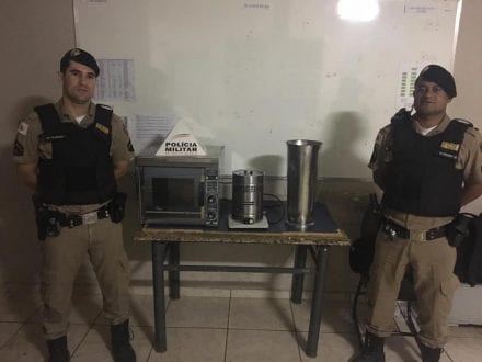 O Cabo Gervásio Junior Santos e o Soldado Leandro Carvalho conseguiram los objetos furtados em um lote vago
