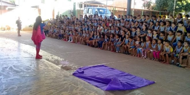 Escola Municipal de Montes Claros recebe espetáculo teatral