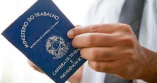Taxa de desemprego fica em 12,9% no trimestre até abril