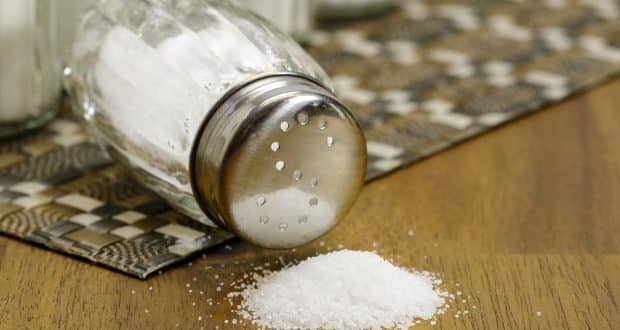 Em Minas Gerais, mulher compra cocaína, leva sal e reclama com a PM
