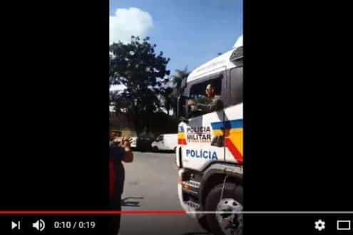 Em vídeo, policiais militares de Minas Gerais apoiam manifestação de grevistas