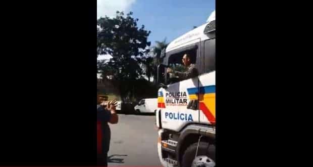 Em vídeo, policiais militares de Minas Gerais apoiam manifestação de grevistas