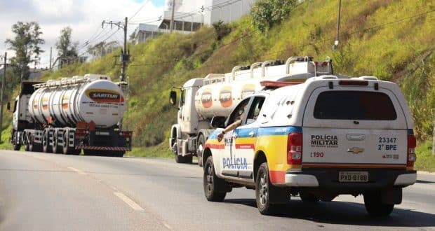 Polícia Militar é utilizada para escoltar caminhões