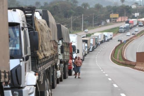 Greve dos caminhoneiros está no sétimo dia