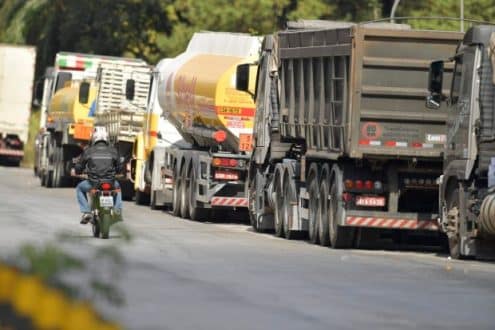 No WhatsApp, caminhoneiros dizem que greve está longe do fim