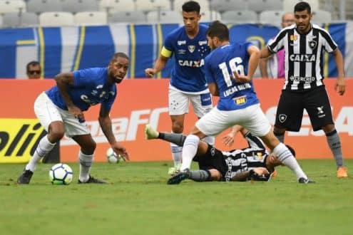 Time celeste derrotou o Botafogo por 1 a 0 no Mineirão