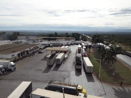 Caminhoneiros se concentram um um posto na BR-251 - Foto: José Elton Campos